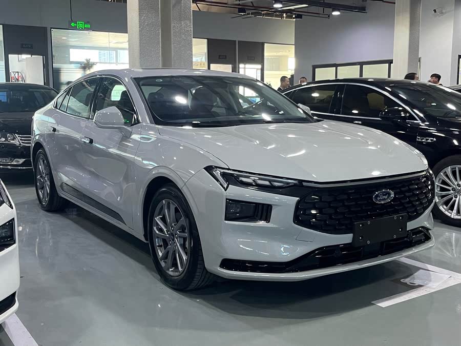 Discover undefined undefined Exterior Interior Images.Find all aspects and details of cars.