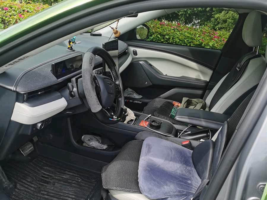Discover undefined undefined Exterior Interior Images.Find all aspects and details of cars.