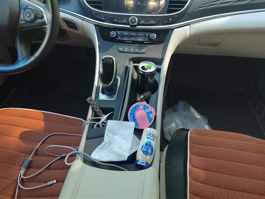 Discover undefined undefined Exterior Interior Images.Find all aspects and details of cars.