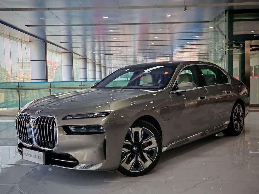 Discover undefined undefined Exterior Interior Images.Find all aspects and details of cars.