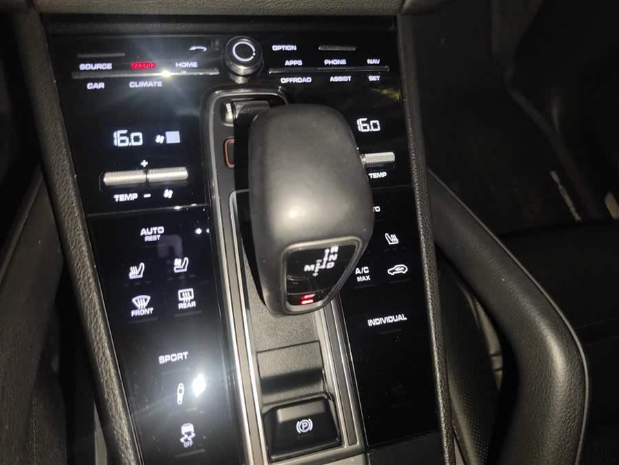 Discover undefined undefined Exterior Interior Images.Find all aspects and details of cars.