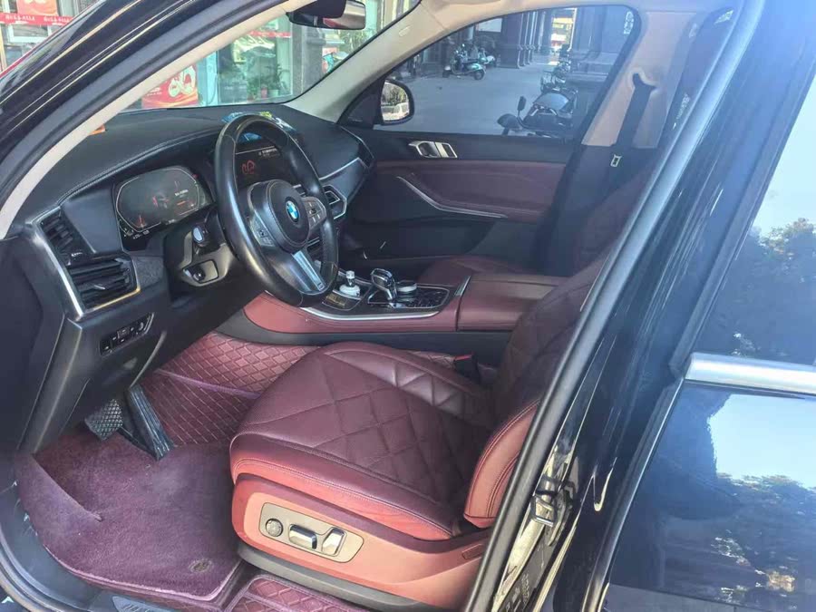Discover undefined undefined Exterior Interior Images.Find all aspects and details of cars.