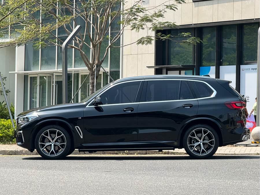 Discover undefined undefined Exterior Interior Images.Find all aspects and details of cars.