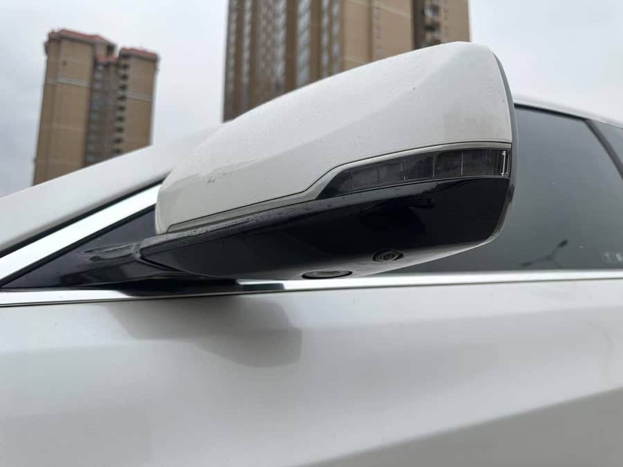 Discover undefined undefined Exterior Interior Images.Find all aspects and details of cars.