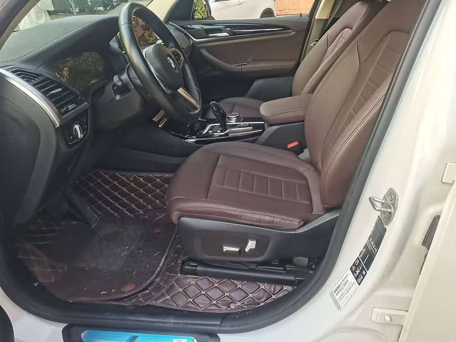 Discover undefined undefined Exterior Interior Images.Find all aspects and details of cars.