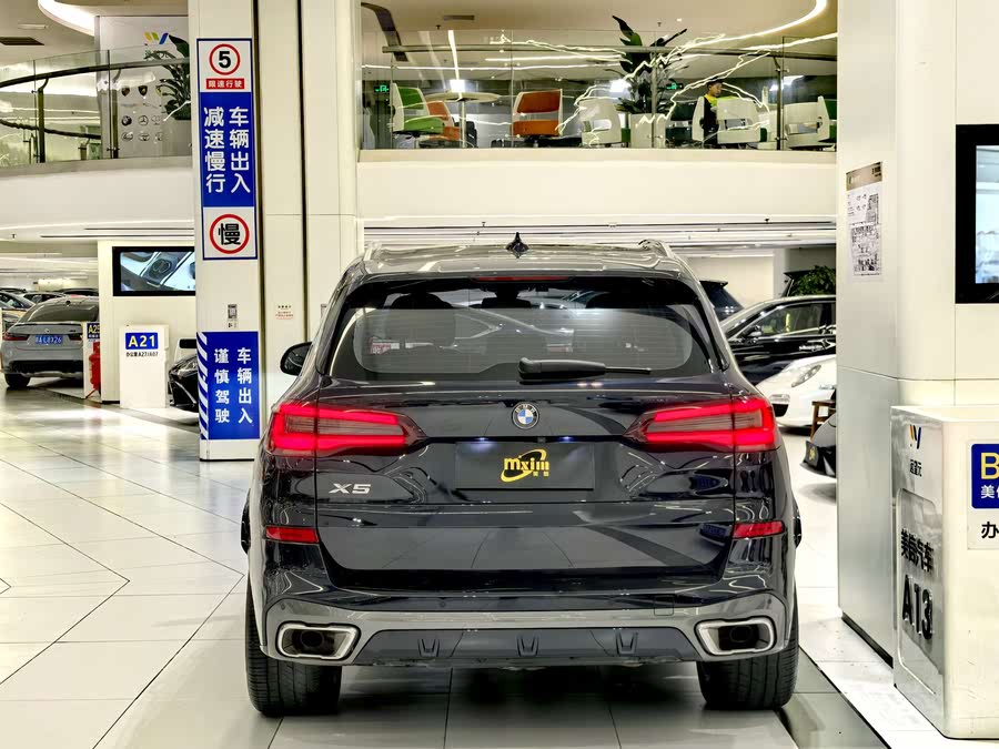 Discover undefined undefined Exterior Interior Images.Find all aspects and details of cars.