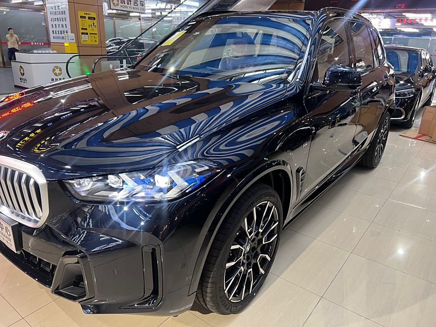 Discover undefined undefined Exterior Interior Images.Find all aspects and details of cars.