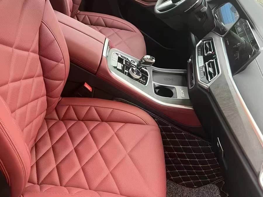 Discover undefined undefined Exterior Interior Images.Find all aspects and details of cars.