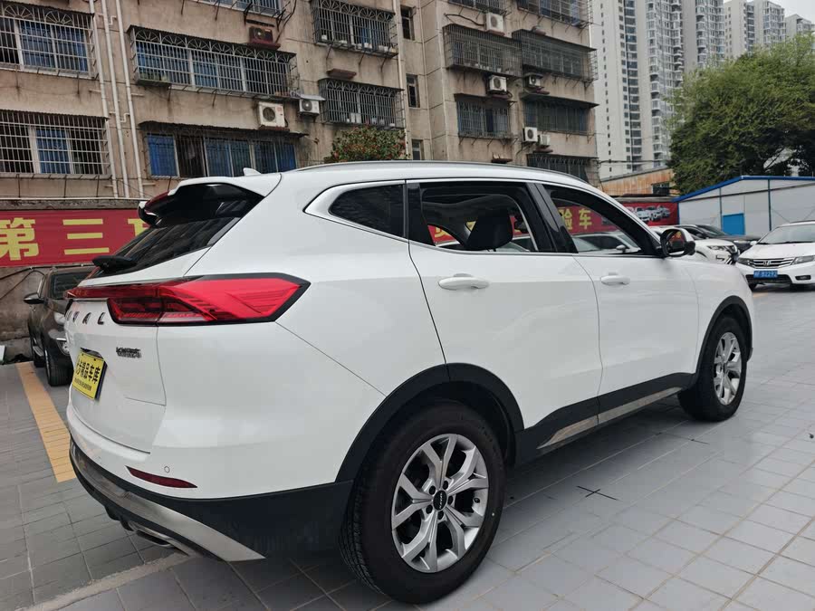 Discover undefined undefined Exterior Interior Images.Find all aspects and details of cars.