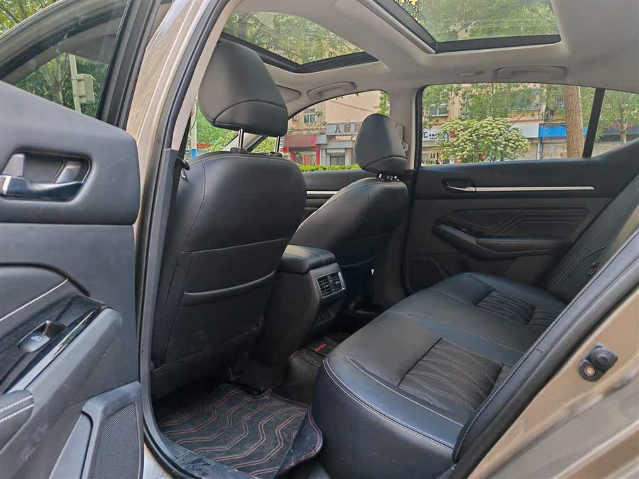 Discover undefined undefined Exterior Interior Images.Find all aspects and details of cars.