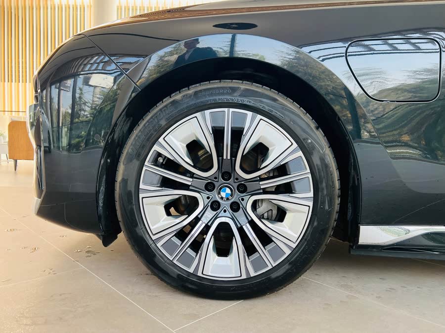 Discover undefined undefined Exterior Interior Images.Find all aspects and details of cars.