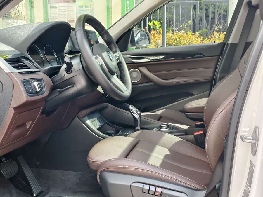 Discover undefined undefined Exterior Interior Images.Find all aspects and details of cars.