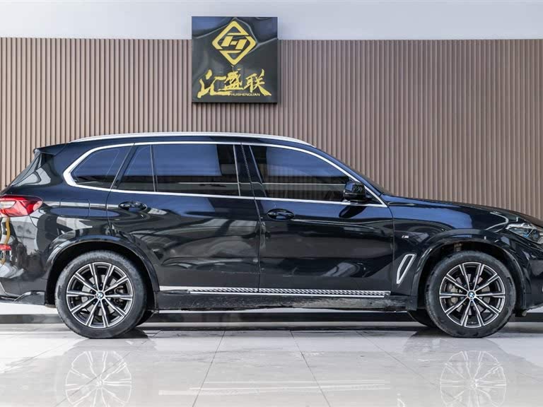 Discover undefined undefined Exterior Interior Images.Find all aspects and details of cars.