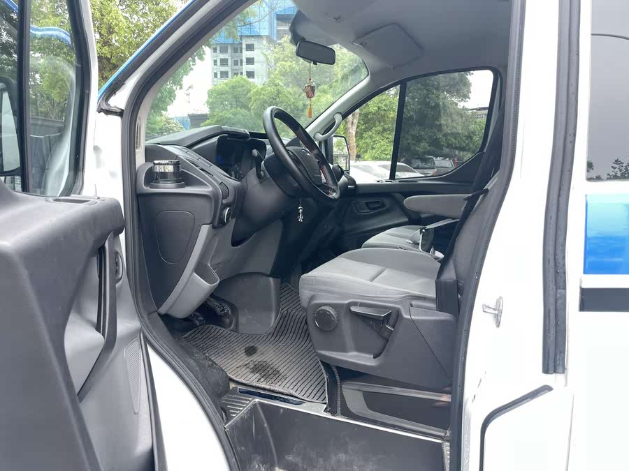 Discover undefined undefined Exterior Interior Images.Find all aspects and details of cars.