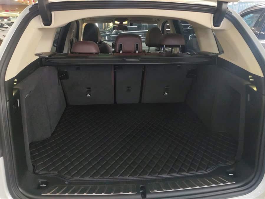 Discover undefined undefined Exterior Interior Images.Find all aspects and details of cars.
