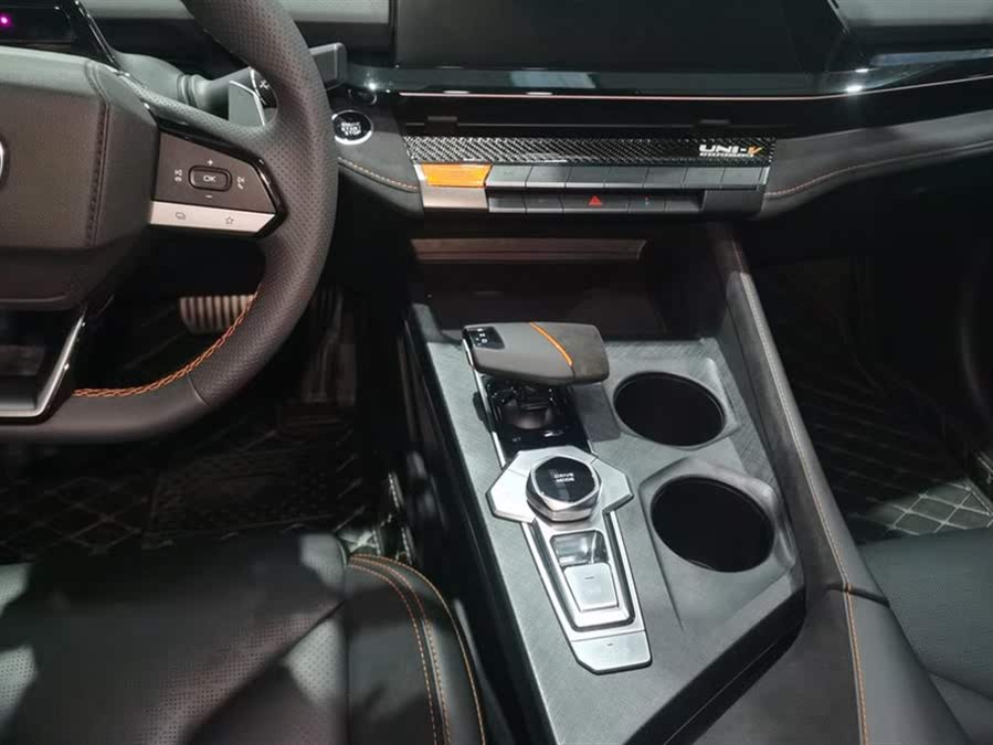 Discover undefined undefined Exterior Interior Images.Find all aspects and details of cars.