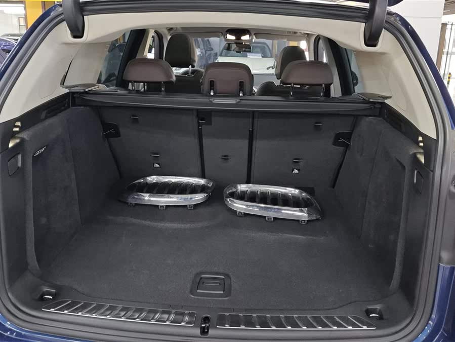 Discover undefined undefined Exterior Interior Images.Find all aspects and details of cars.