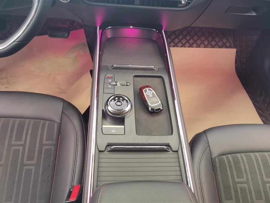 Discover undefined undefined Exterior Interior Images.Find all aspects and details of cars.