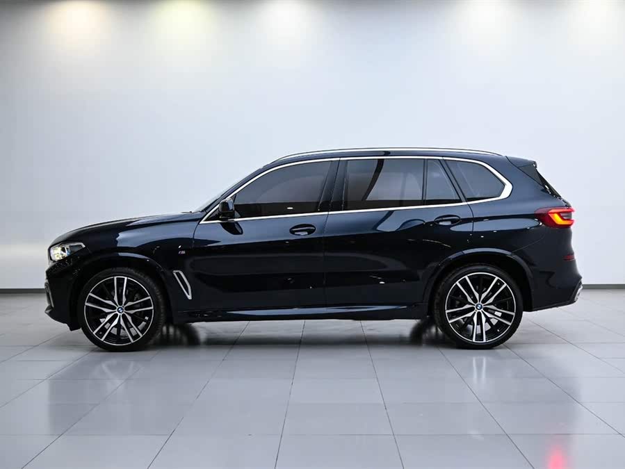 Discover undefined undefined Exterior Interior Images.Find all aspects and details of cars.