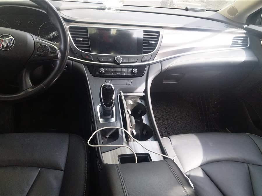 Discover undefined undefined Exterior Interior Images.Find all aspects and details of cars.
