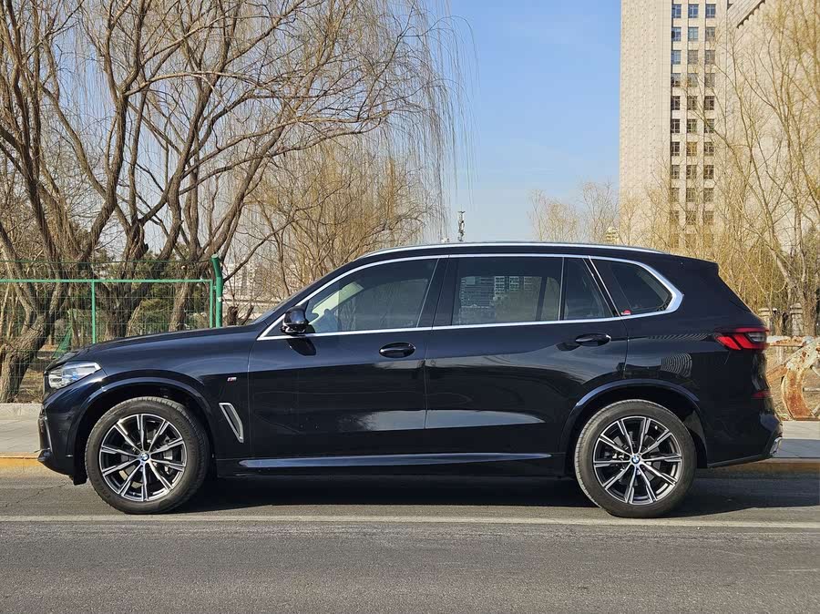 Discover undefined undefined Exterior Interior Images.Find all aspects and details of cars.