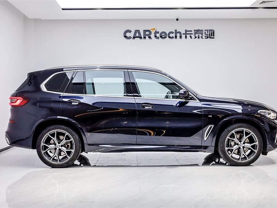 Discover undefined undefined Exterior Interior Images.Find all aspects and details of cars.