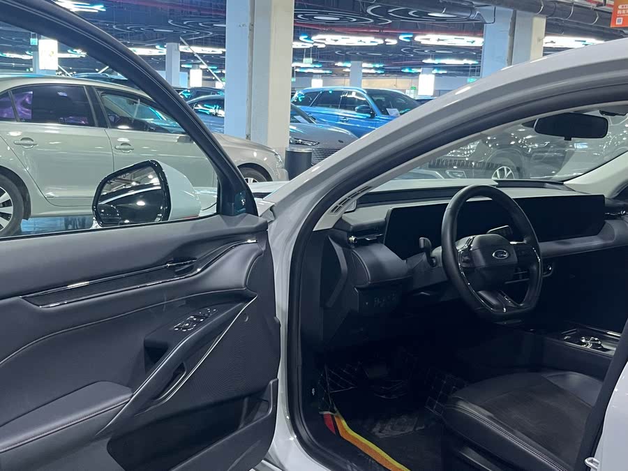 Discover undefined undefined Exterior Interior Images.Find all aspects and details of cars.