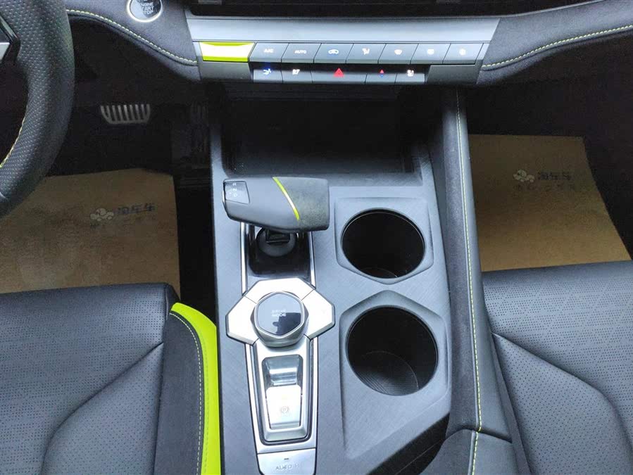 Discover undefined undefined Exterior Interior Images.Find all aspects and details of cars.