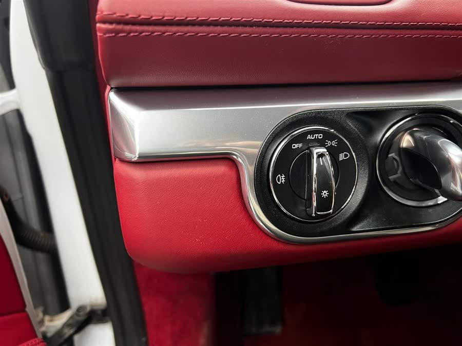 Discover undefined undefined Exterior Interior Images.Find all aspects and details of cars.