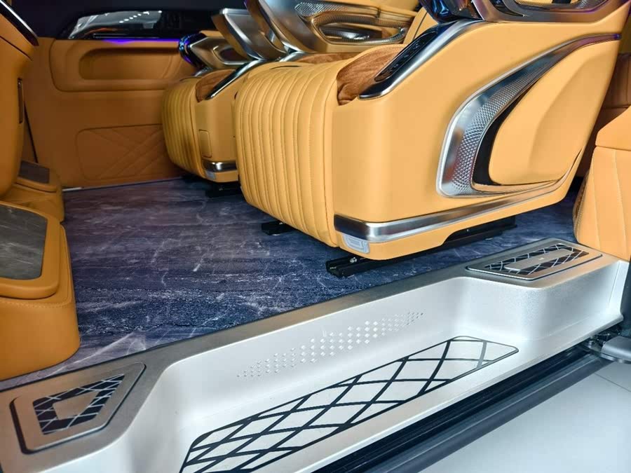 Discover undefined undefined Exterior Interior Images.Find all aspects and details of cars.
