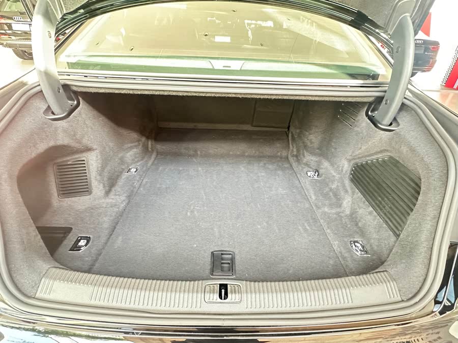 Discover undefined undefined Exterior Interior Images.Find all aspects and details of cars.