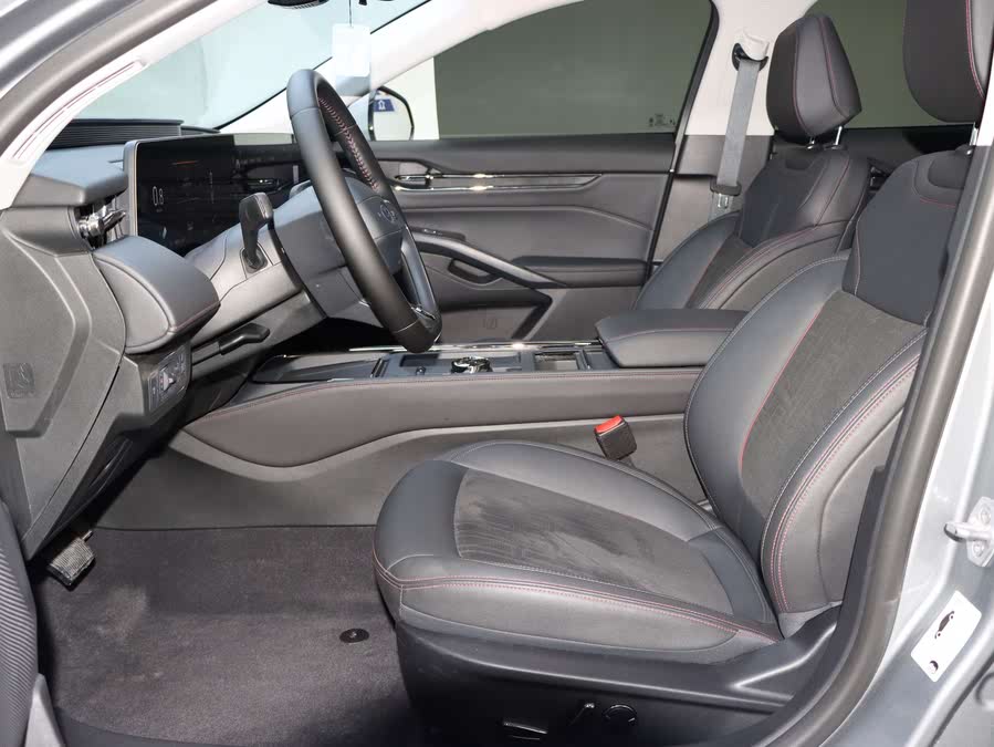 Discover undefined undefined Exterior Interior Images.Find all aspects and details of cars.