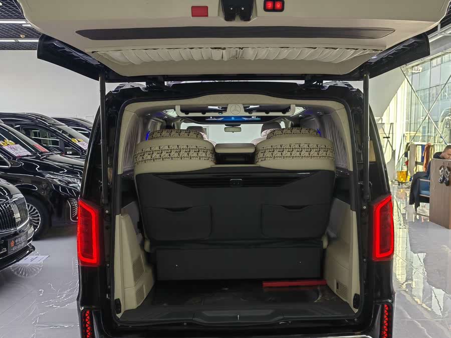 Discover undefined undefined Exterior Interior Images.Find all aspects and details of cars.