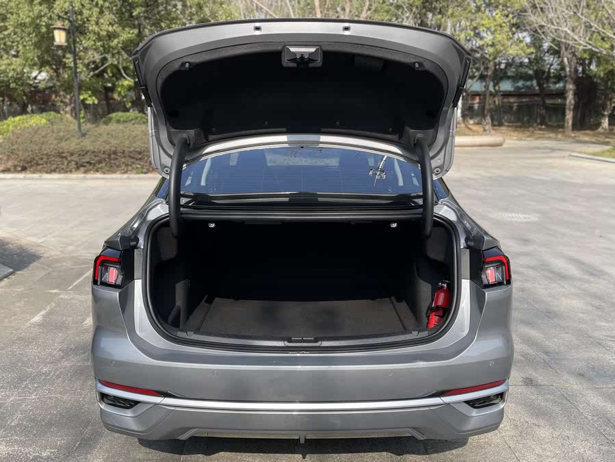 Discover undefined undefined Exterior Interior Images.Find all aspects and details of cars.