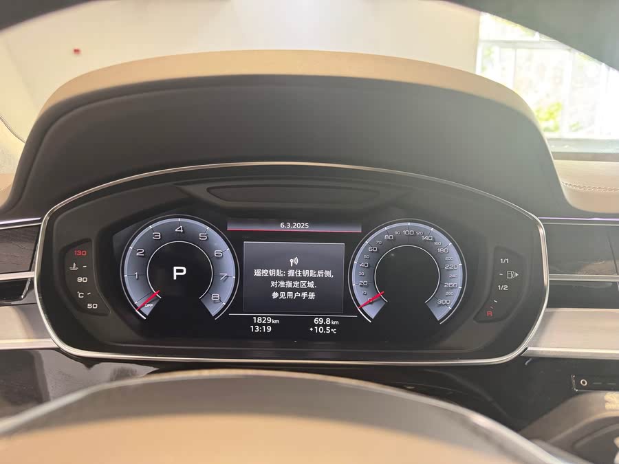 Discover undefined undefined Exterior Interior Images.Find all aspects and details of cars.