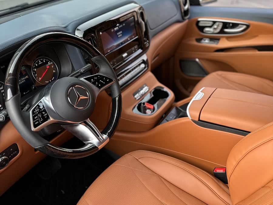 Discover undefined undefined Exterior Interior Images.Find all aspects and details of cars.