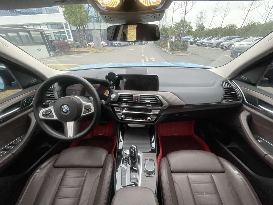 Discover undefined undefined Exterior Interior Images.Find all aspects and details of cars.