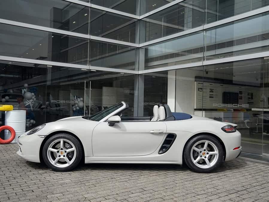 Discover undefined undefined Exterior Interior Images.Find all aspects and details of cars.