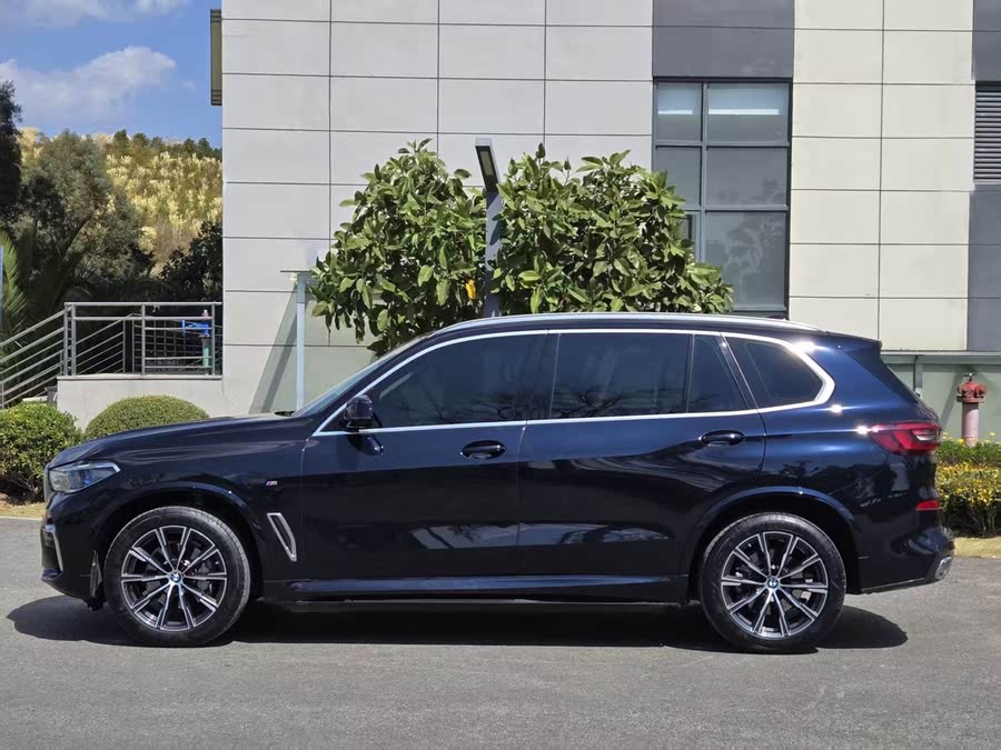 Discover undefined undefined Exterior Interior Images.Find all aspects and details of cars.