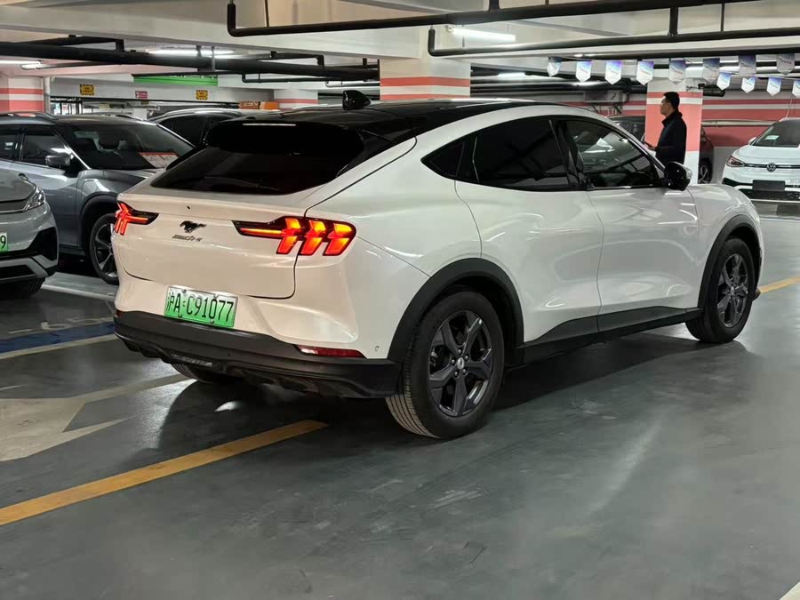 Discover undefined undefined Exterior Interior Images.Find all aspects and details of cars.
