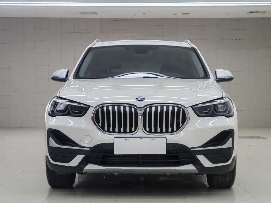 Discover undefined undefined Exterior Interior Images.Find all aspects and details of cars.