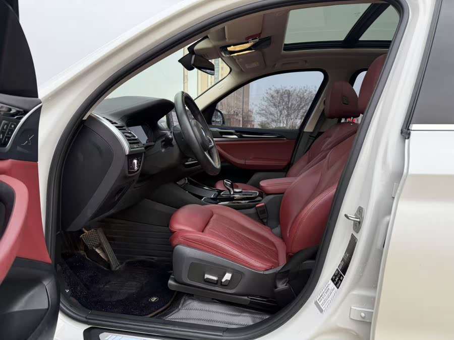 Discover undefined undefined Exterior Interior Images.Find all aspects and details of cars.