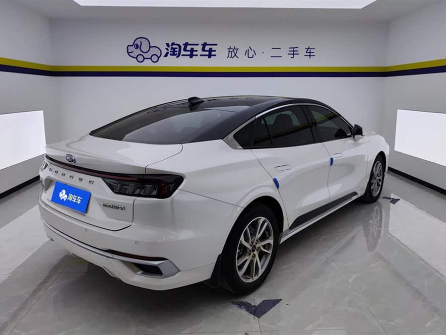 Discover undefined undefined Exterior Interior Images.Find all aspects and details of cars.