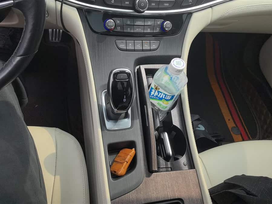 Discover undefined undefined Exterior Interior Images.Find all aspects and details of cars.