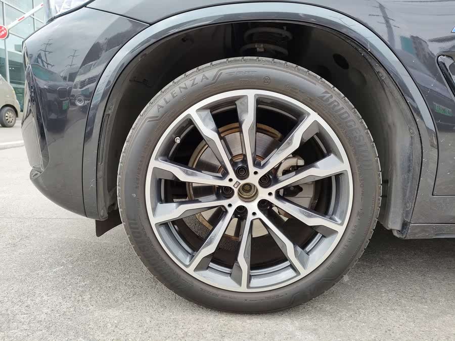 Discover undefined undefined Exterior Interior Images.Find all aspects and details of cars.