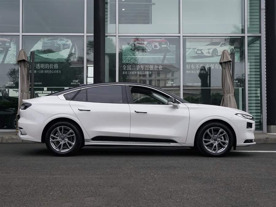 Discover undefined undefined Exterior Interior Images.Find all aspects and details of cars.