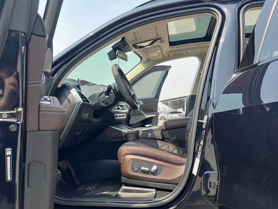 Discover undefined undefined Exterior Interior Images.Find all aspects and details of cars.