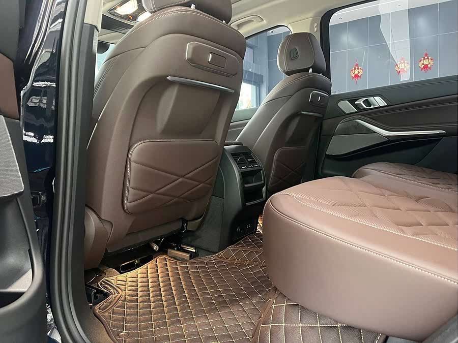 Discover undefined undefined Exterior Interior Images.Find all aspects and details of cars.