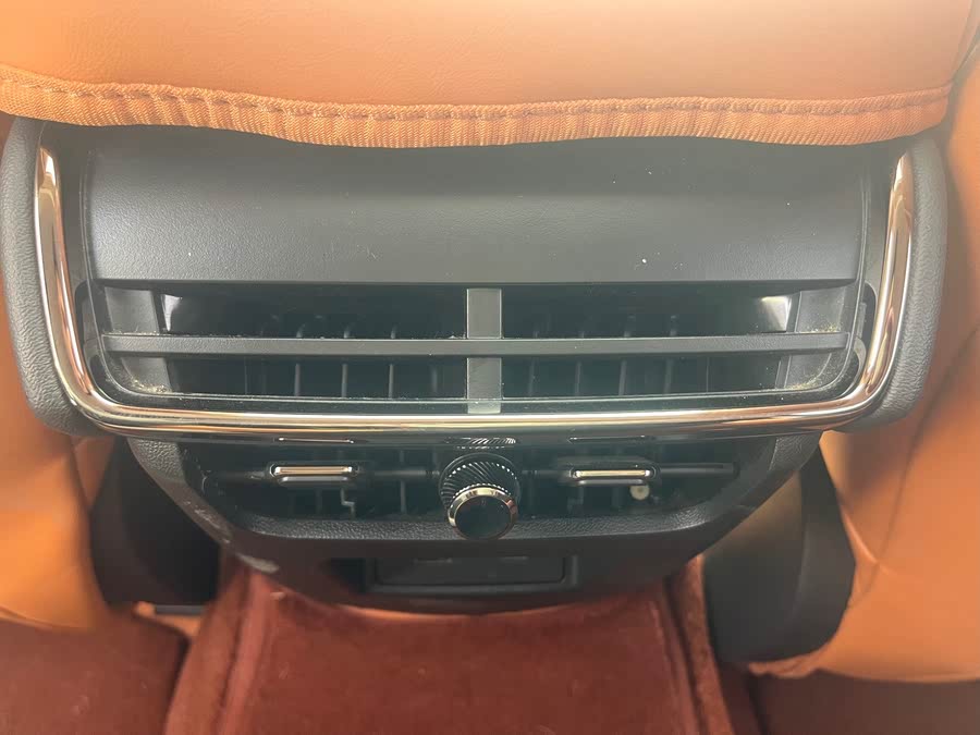 Discover undefined undefined Exterior Interior Images.Find all aspects and details of cars.