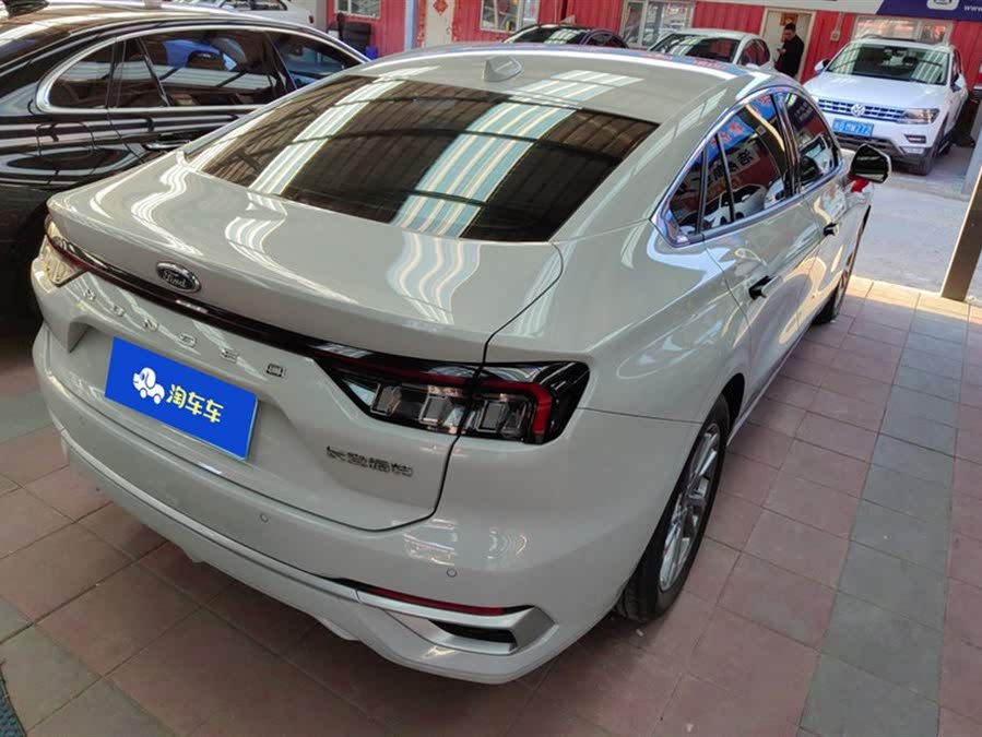 Discover undefined undefined Exterior Interior Images.Find all aspects and details of cars.